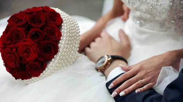 عکس قد کوتاهی عروس قدبلندترین سلبریتی  !  / عکس  فاصله قدی و هیکلی فاحش است !