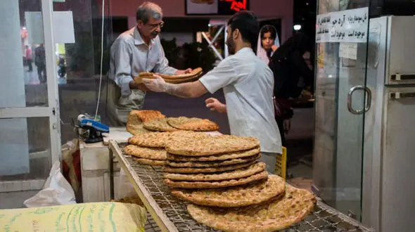 قیمت نان رها شده است؟ نه نانوا راضی است، نه مردم!  / وزارت جهاد کشاورزی و وزارت صمت توپ را به زمین هم می‌ اندازند