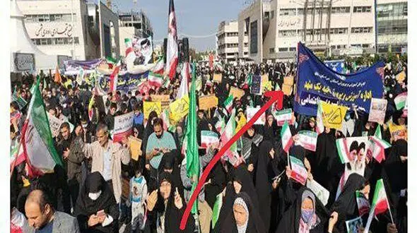 گاف‌های زشت صدا و سیما در راهپیمایی ۱۳ آبان امسال ! / پخش فیلم های آرشیوی سال های قبل !