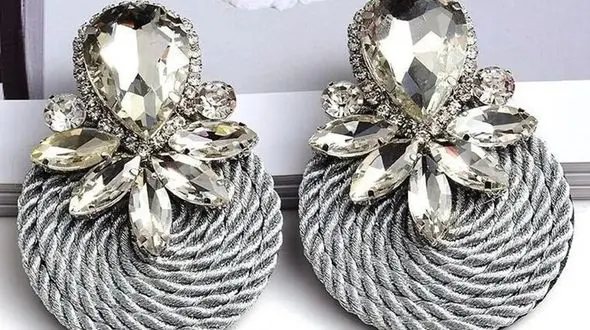 زیباترین گوشواره‌ های کنفی دخترانه برای استایل‌ های مدرن