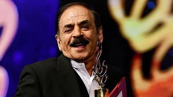 فیلم / نگاهی به چیدمان خانه شاهانه  قدرت‌الله ایزدی ( آقا رشید معروف) به سبک کلاسیک/ از مبلمان مدرن و پرده‌های اعیانی تا تابلوهای هنری و فرش ایرانی