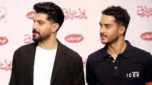 فیلم / غم بزرگ و ماتم بر دل و چهره سینا مهراد و ساعد سهیلی در مراسم ختم مادربزرگ  / حضور بازیگران از  فرزاد جمشیدی، علی اوجی، بهاره افشاری و..