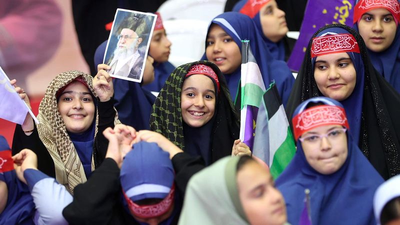 آیت الله سید ابراهیم رئیسی صبح امروز چهارشنبه در آیین گرامیداشت روز دختر و « جشن دختران آرمانی » که در مجموعه 12 هزار نفری آزادی برگزار شد