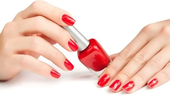 لاک زدن عامل چاقی زنان