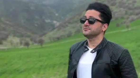 فیلم آواز باشکوه با آهنگ شجریان توسط یک پسر کُردو صدای بهشتی اش ! /  بیا که وقت بهارست... / همه را احساساتی کرد !