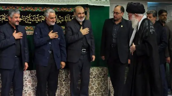آیا پوشیدن لباس مشکی تا اربعین حسینی کراهت دارد؟؛ رهبر معظم انقلاب پاسخ می‌دهند