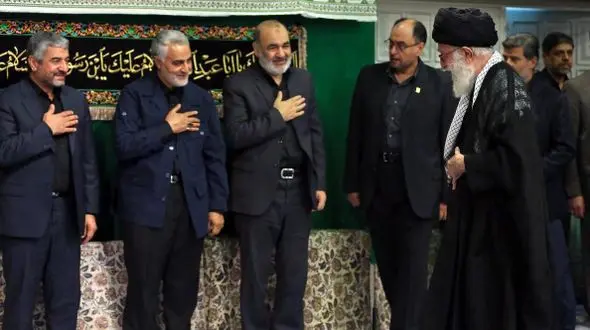 آیا پوشیدن لباس مشکی تا اربعین حسینی کراهت دارد؟؛ رهبر معظم انقلاب پاسخ می‌دهند