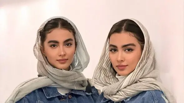 عکس جدید سارا و نیکای سریال پایتخت در کنار مادرشان / دوقلوهای افسانه ای پایتخت و مادر مهربانشان با بیشترین شباهت!
