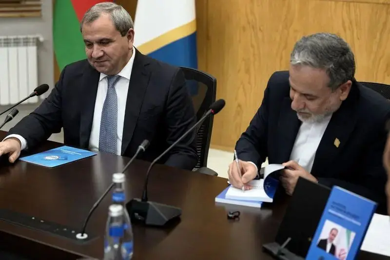 سید عباس عراقچی، معاون وزیر امور خارجه ایران، در جمع اساتید و دانشجویان دانشگاه دولتی باکو