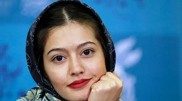 عکس زننده از ساحل پوست شیر ! / اعتیاد شدید پردیس احمدیه با موهای تراشیده !