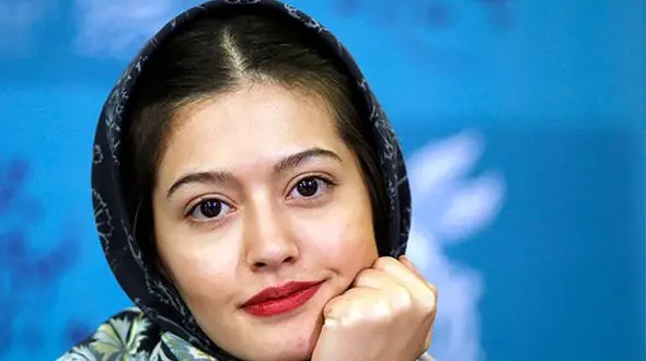 عکس زننده از ساحل پوست شیر ! / اعتیاد شدید پردیس احمدیه با موهای تراشیده !