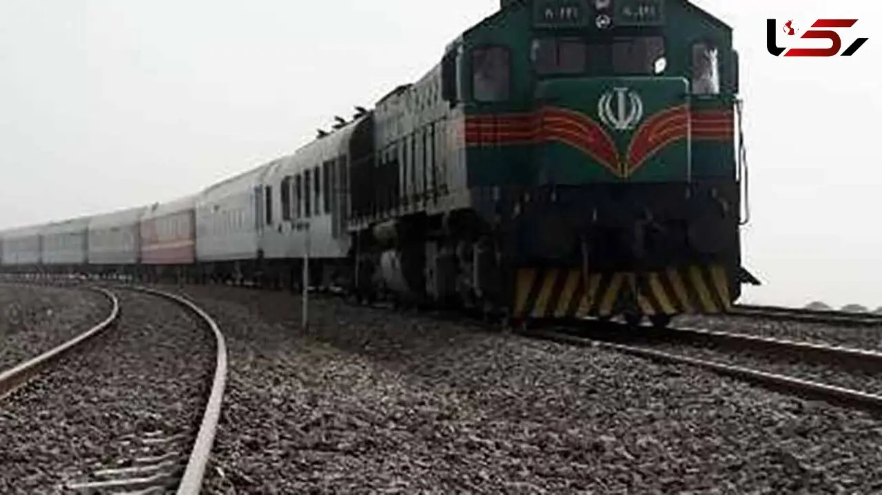 طوفان شن قطار  مسافری زاهدان به کرمان را از ریل خارج کرد