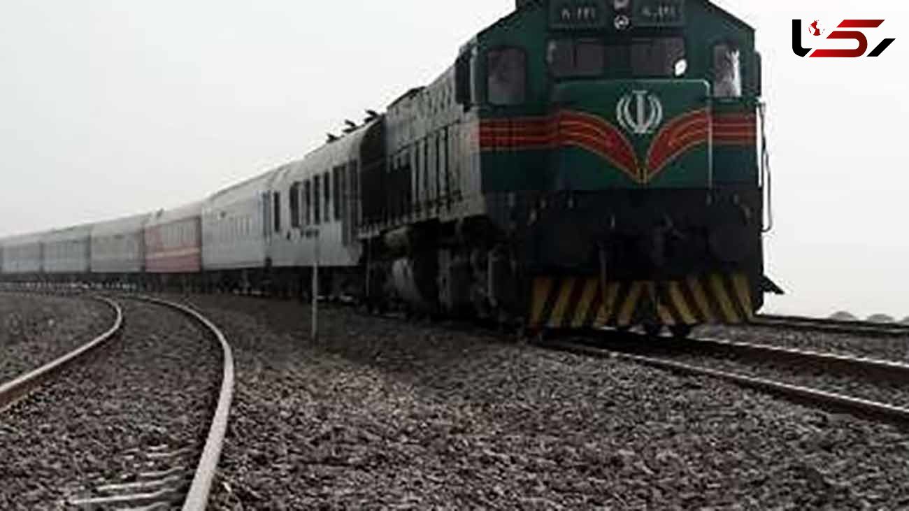 طوفان شن قطار  مسافری زاهدان به کرمان را از ریل خارج کرد