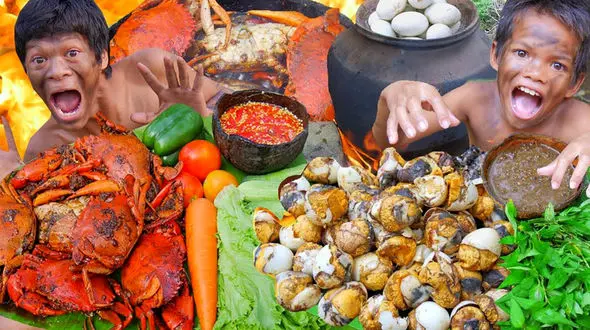 خوراک روستایی اندونزی؛ تجربه‌ای متفاوت از غذا با خرچنگ و تخم اردک + فیلم