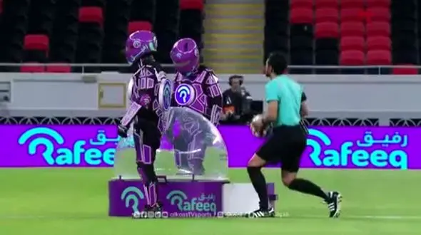 فیلم/  نحوه عجیب حمل‌توپ در دیدار افتتاحیه لیگ‌ قطر