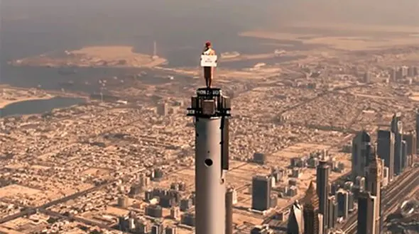 تبلیغ جدید هواپیمایی امارات بر فراز برج خلیفه