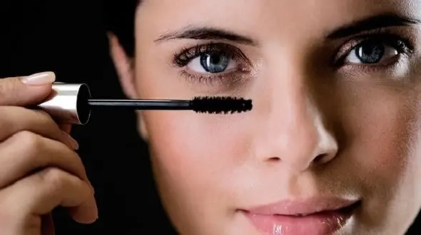 چپونه ریمل ضدآب را پاک کنیم؟