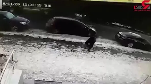 مرگ هولناک یک زن بر اثر سقوط قطعه یخ از آسمان بر سرش +فیلم ( 14+)