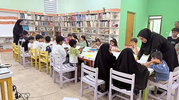 آموزش رایگان در کانون زبان ایران برای کودکان آسیب‌دیده میناب / همراهی مربیان کانون پرورش فکری با کودکان جنگ‌زده در هتل‌ها و مراکز اسکان