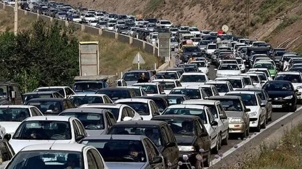 ترافیک سنگین در محورهای شمالی / احتمال محدودیت‌های مقطعی در جاده‌های پرتردد