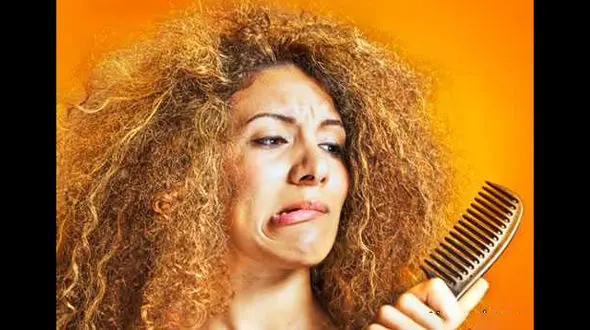 پیشنهادهای عالی برای موهای خشک و وز + راه درمان