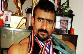 تمرینات سخت و طاقت فرسای هادی چوپان با دستگاهی شبیه به تراکتور / این دستگاه آدم میکُشه عضله تحویل میده +فیلم