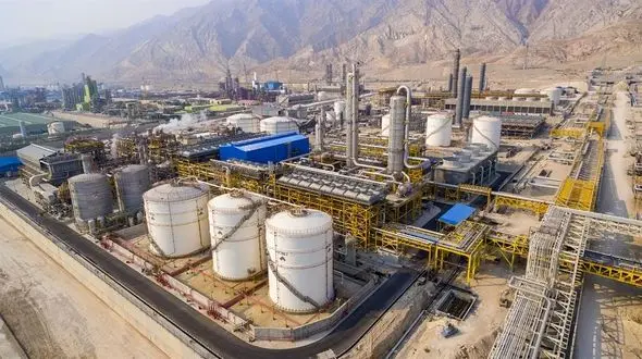 با سوء مدیریت یک پروژه پتروشیمی را چند سال طول داده اند و همچنان نیمه کاره! 