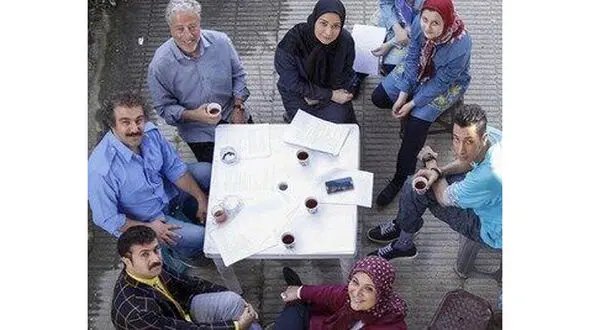 واکنش‌ها به برنامه "افق" ادامه دارد/ خداحافظی تلویزیون با بازیگران پایتخت 