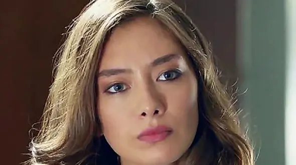 رونمایی از نوزاد ناز و خوشگل نسلیهان آتاگول بازیگر سریال اکیا ( عشق بی پایان) و همسرش مشهورش / خانم بازیگر بالاخره از فرزندش رونمایی کرد!