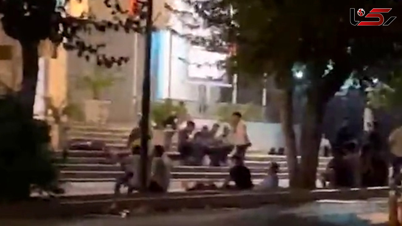 علت ازدحام شبانه مهاجران افغان روی پله‌های بانک ملی در تهران چه بود؟  +فیلم