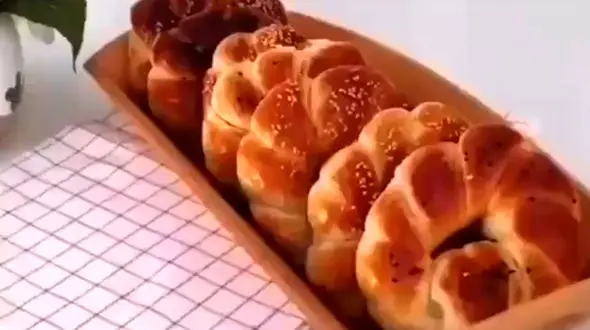 چطور نان پفکی خانگی درست کنیم؟ + فیلم