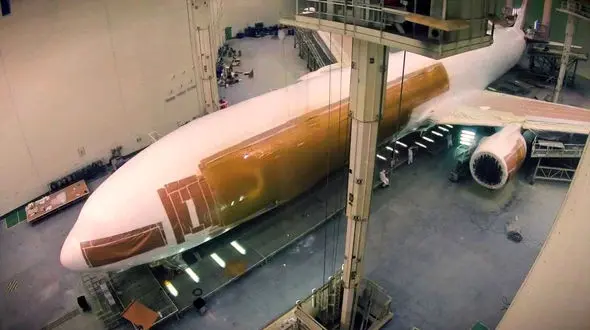 عملیات دیدنی رنگ زدن بزرگترین هواپیمای جهان