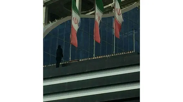 لحظه اقدام به خودکشی  دختر ۱۸ ساله درسمنان+ عکس و فیلم