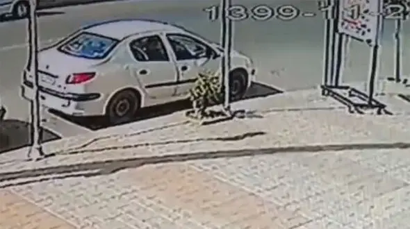 لحظه تصادف شدید پژو 206 با موتور / ساری 