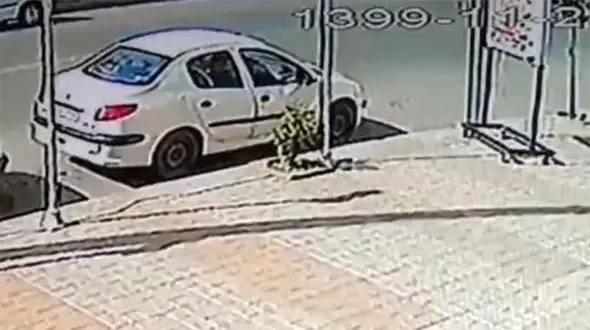 لحظه تصادف شدید پژو 206 با موتور / ساری 