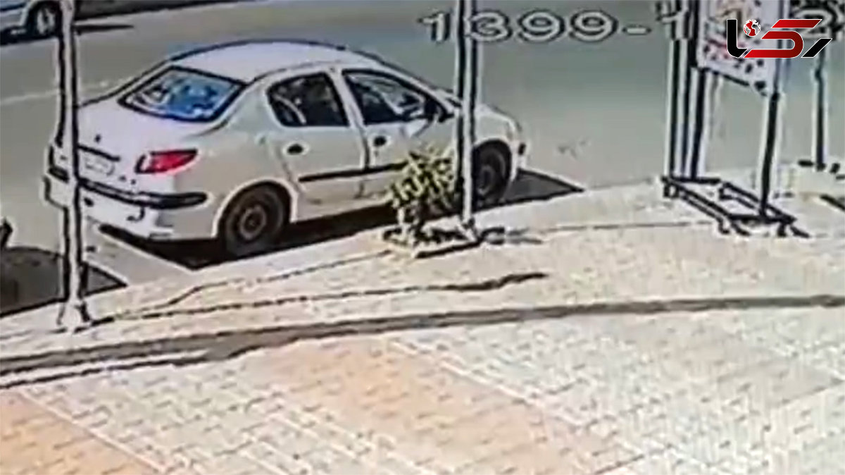 لحظه تصادف شدید پژو 206 با موتور / ساری 