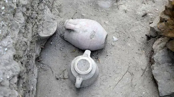 کشف جسد یک نوزاد در کوزه‌ قدیمی + عکس دلخراش