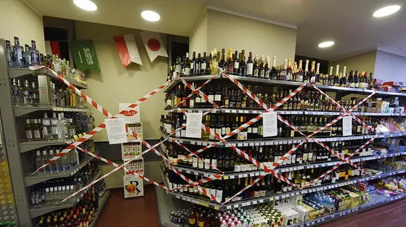 ممنوعیت فروش مشروبات الکلی در روسیه +عکس