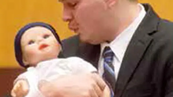 مردی نوزاد نامزدش را به رودخانه انداخت!+ عکس