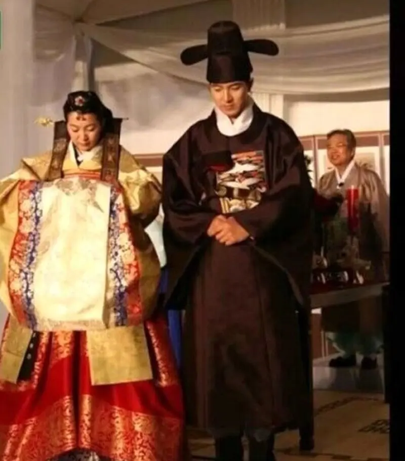 جومونگ و همسرش 