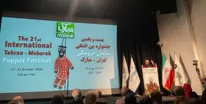 «تهران–مبارک» با عروسک‌ های صلح به صحنه آمد؛ آغاز جشنواره با یاد شهدای میناب