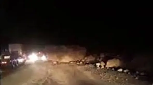 
ریزش کوه در دهستان دیره بر اثر زلزله+ عکس
