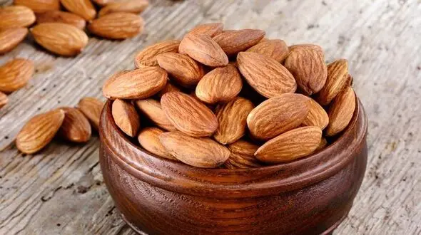 چند عدد بادام درختی در روز بخوریم؟ 