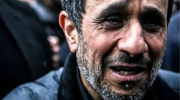 عکس ها / نگاهی به  مراسم تشییع پیکر خواهر محمود احمدی‌نژاد / حضور چهره های آشنا و ظاهر تکیده و پیر رییس جمهور اسبق ایران