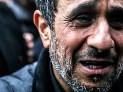 عکس ها / نگاهی به  مراسم تشییع پیکر خواهر محمود احمدی‌نژاد / حضور چهره های آشنا و ظاهر تکیده و پیر رییس جمهور اسبق ایران