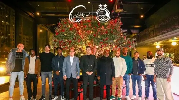 مهمانی کریسمسی استقلال برای خارجی ها + فیلم