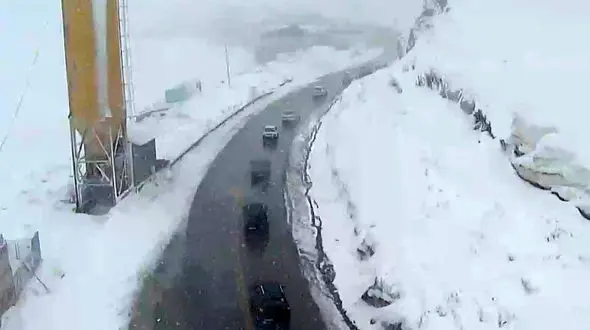 برف محورهراز را مسدود کرد