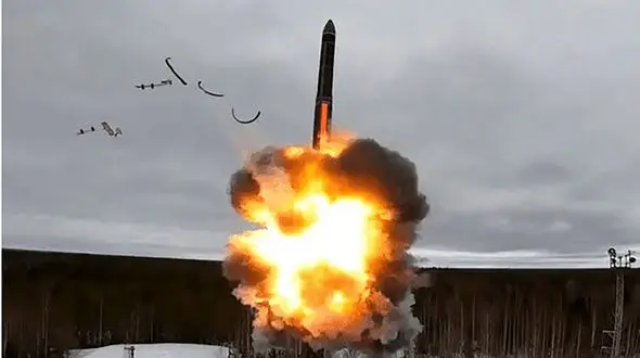 هشدار به آمریکا /  این موشک ها در عرض ۳۰ دقیقه به کاخ سفید می‌رسند + تصویر و مشخصات موشک