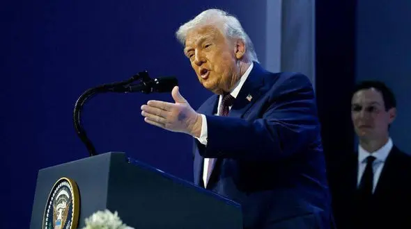 عکس پربازدید دست ترامپ در اجلاس داووس