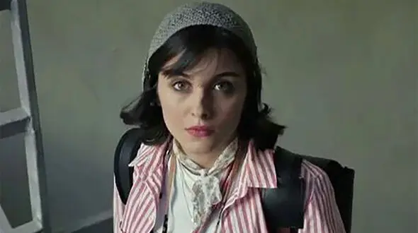 عکس ها /  نگاهی به چیدمان  خوش رنگ و عهد بوقی خانه فاطمه مسعودی‌فر در فیلم گل سنگ /  به سبک خانه‌های قدیمی ایرانی 